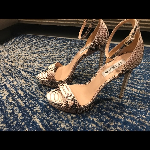 Steve Madden Heels ~ size 8 M ~๐ - Picture 1 of 4